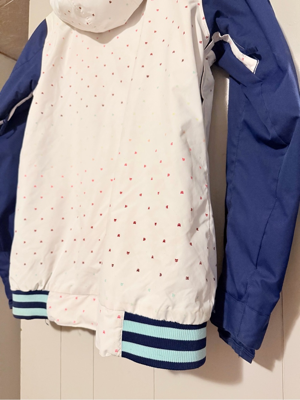 DC Women’s White Jacket with Navy Sleeves - Picture 9 of 14